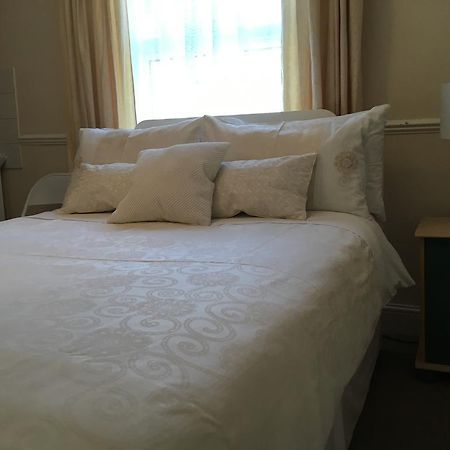 Caris Guest House Southend-on-Sea Exteriör bild