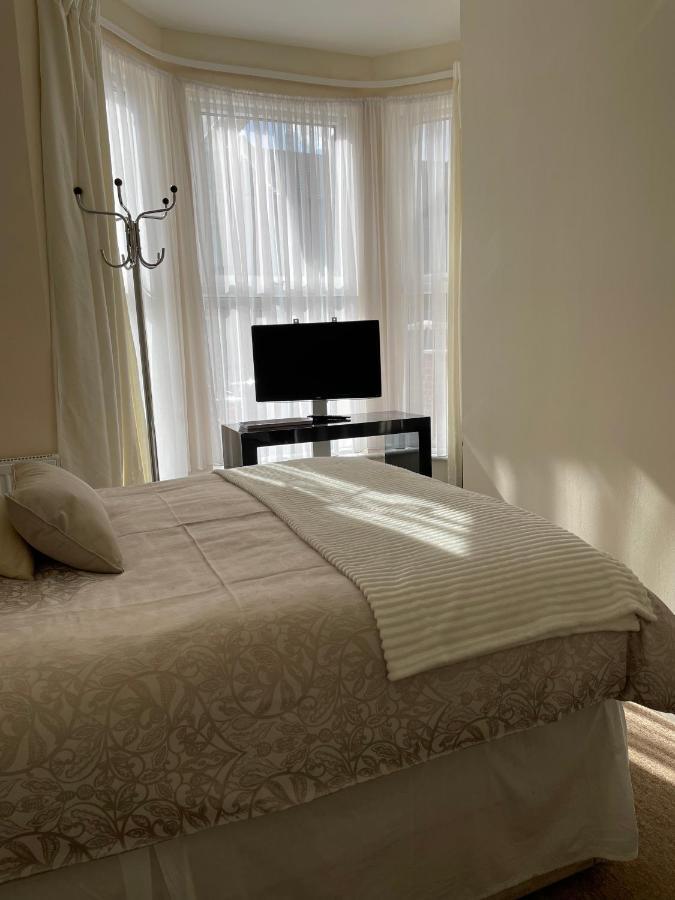 Caris Guest House Southend-on-Sea Exteriör bild