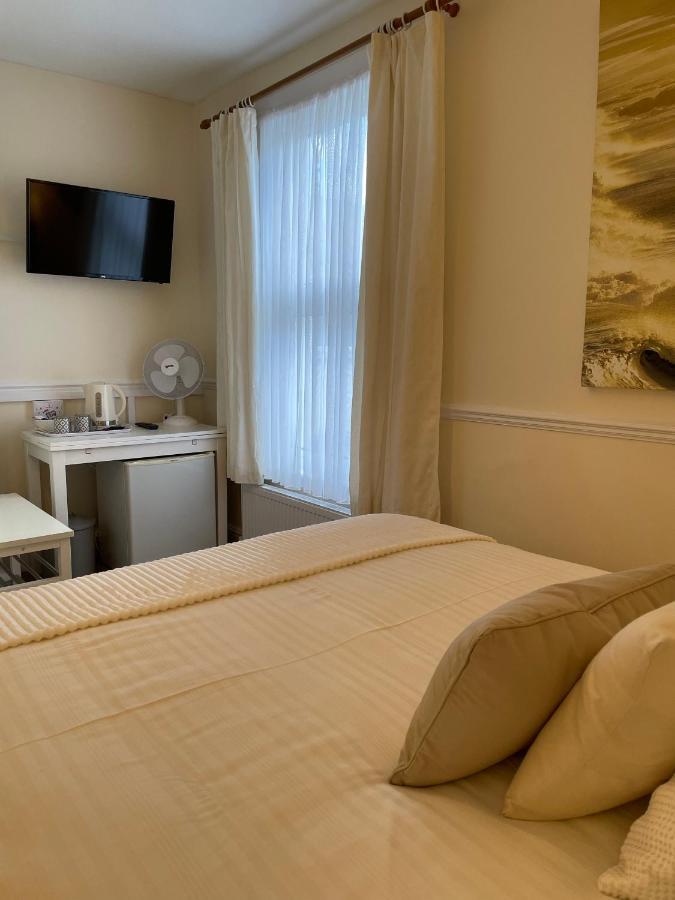Caris Guest House Southend-on-Sea Exteriör bild