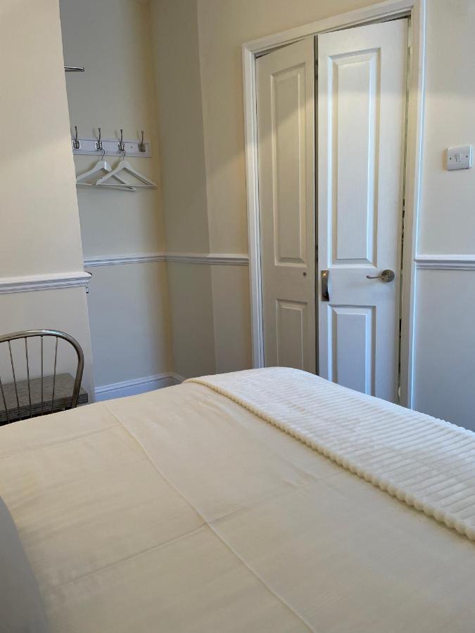 Caris Guest House Southend-on-Sea Exteriör bild