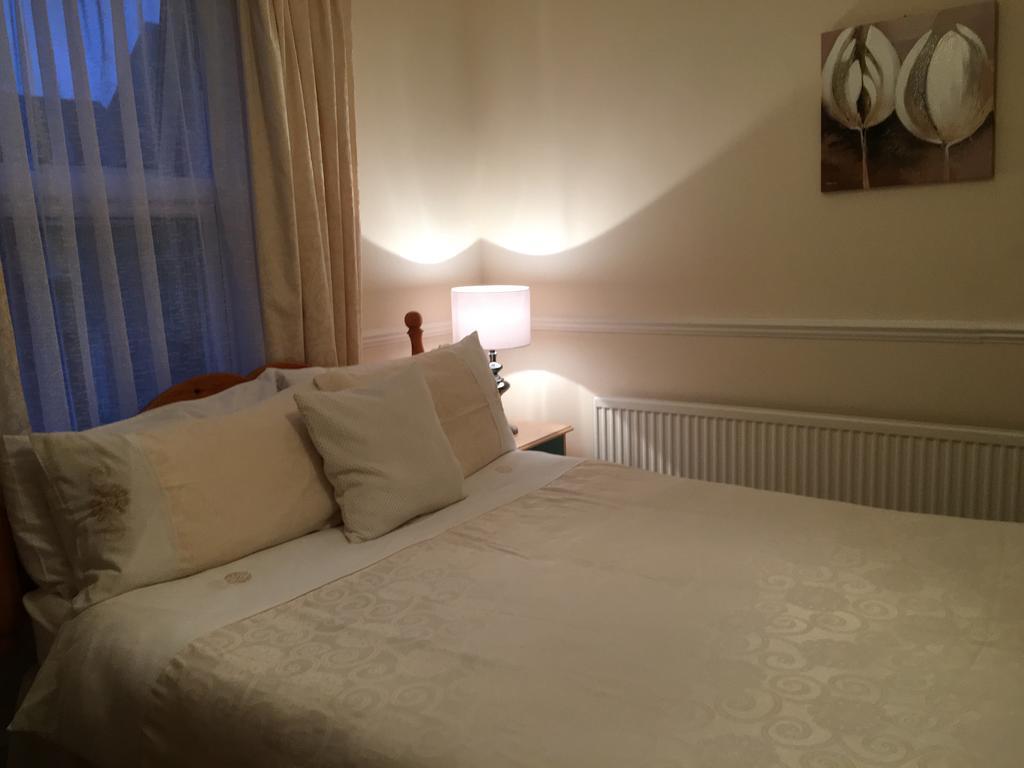 Caris Guest House Southend-on-Sea Exteriör bild